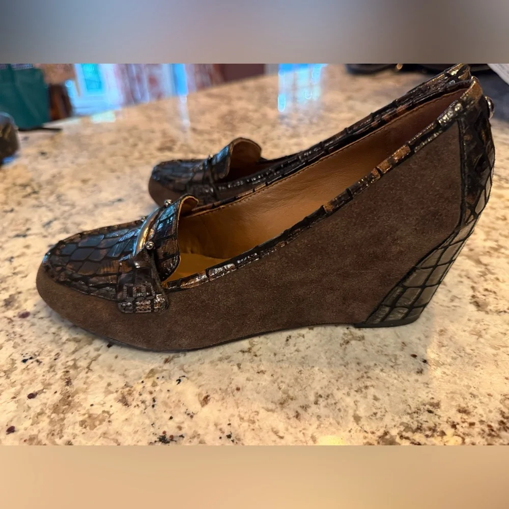 Donald J. Pliner Brown Wedges with Modern Accents‎
